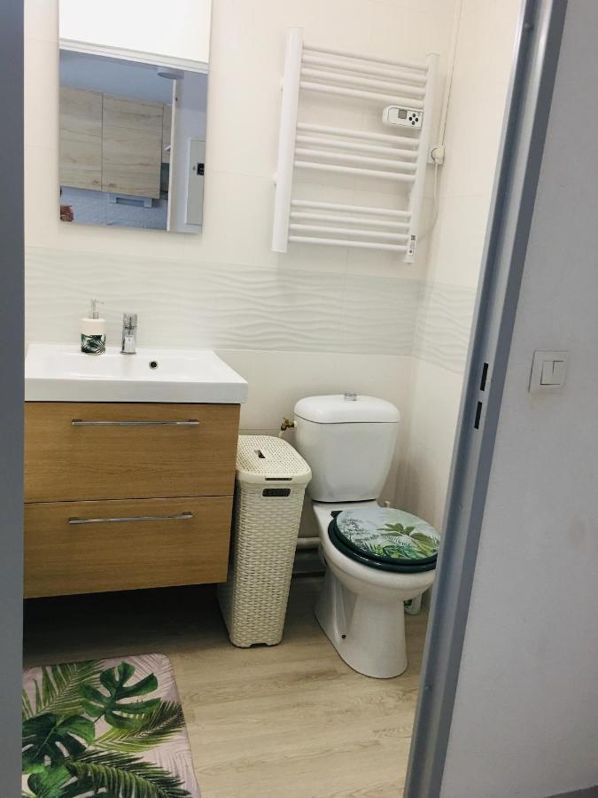 Studio Les Pieds Dans L'Eau: Beachside Retreat with Private Parking La Grande-Motte Exterior photo